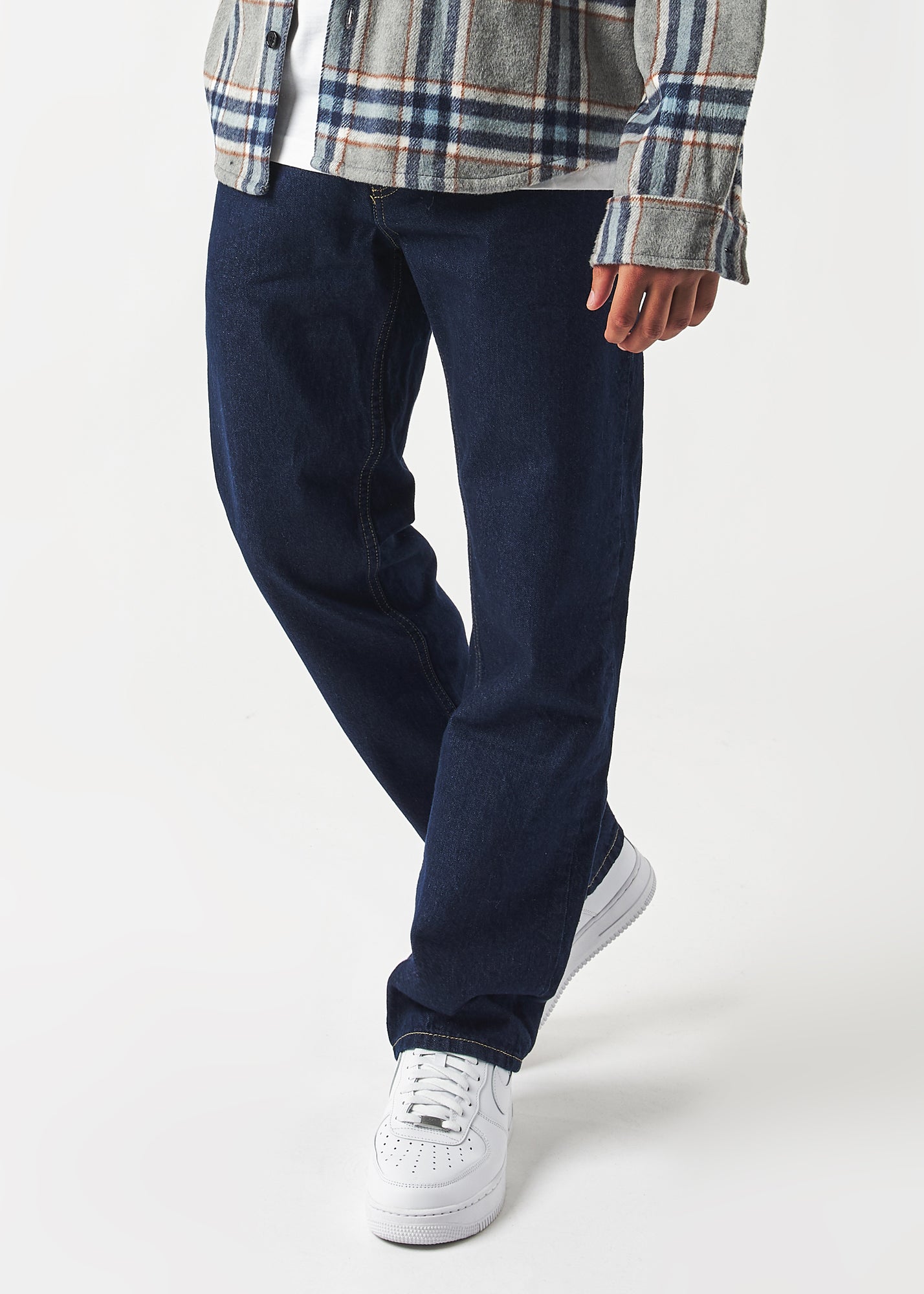 STRAIGHT FIT