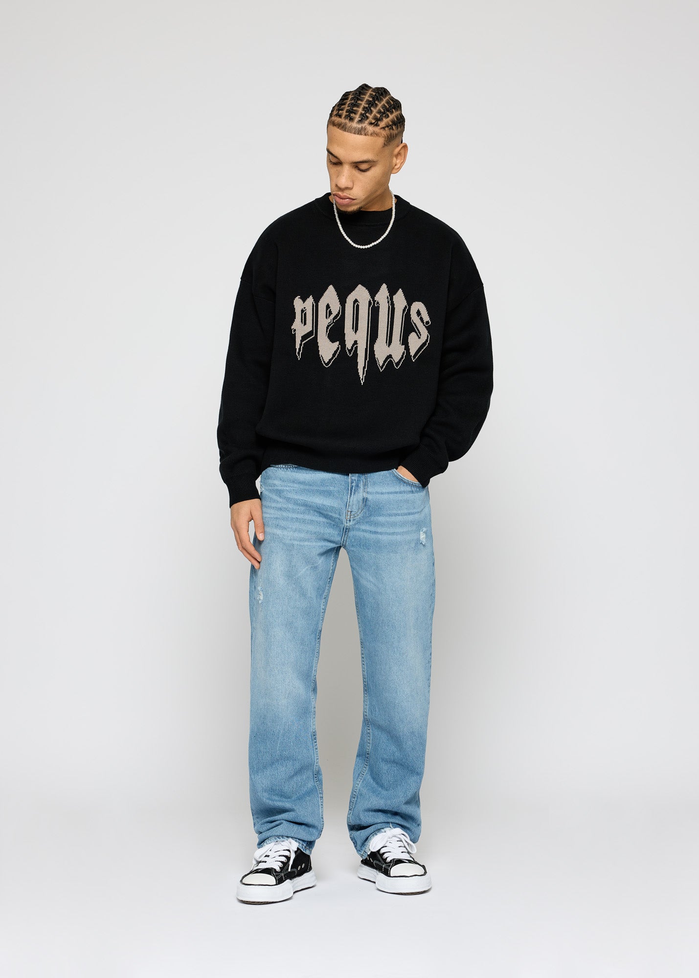 Distressed Straight Fit Jeans