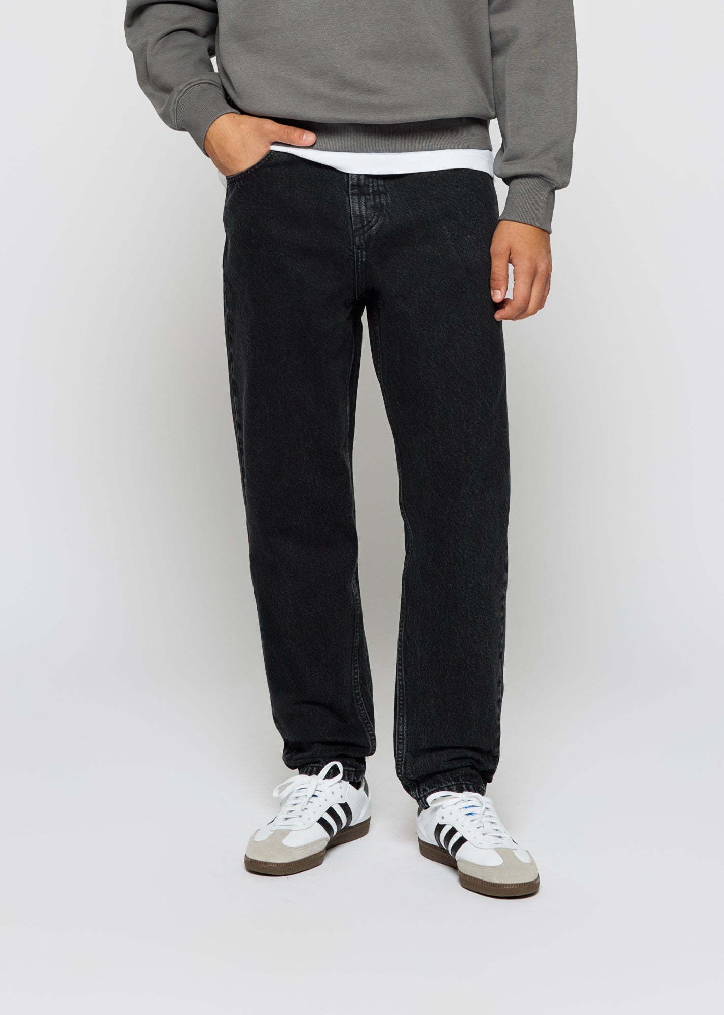 Tapered fit jeans