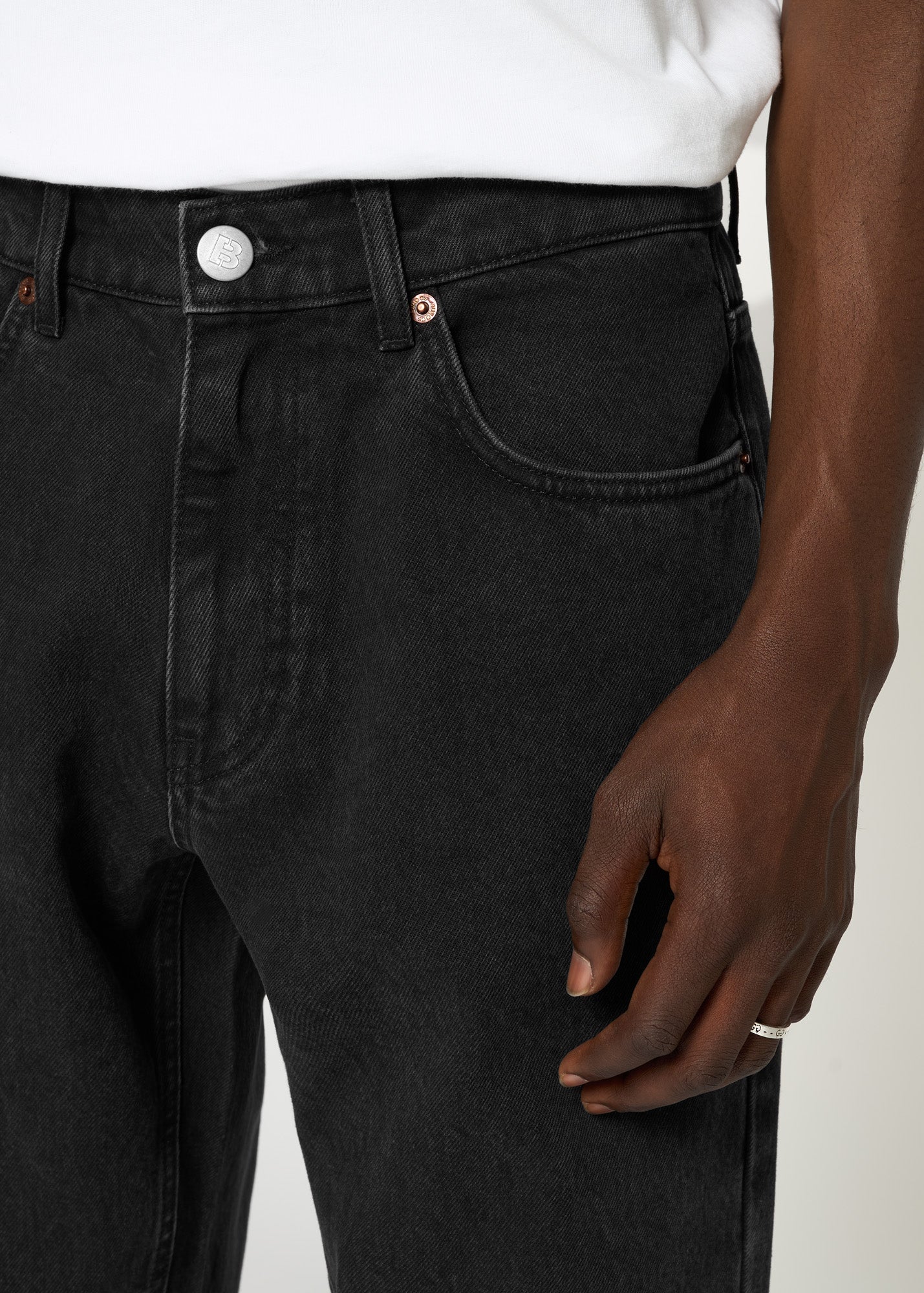 Tapered fit jeans