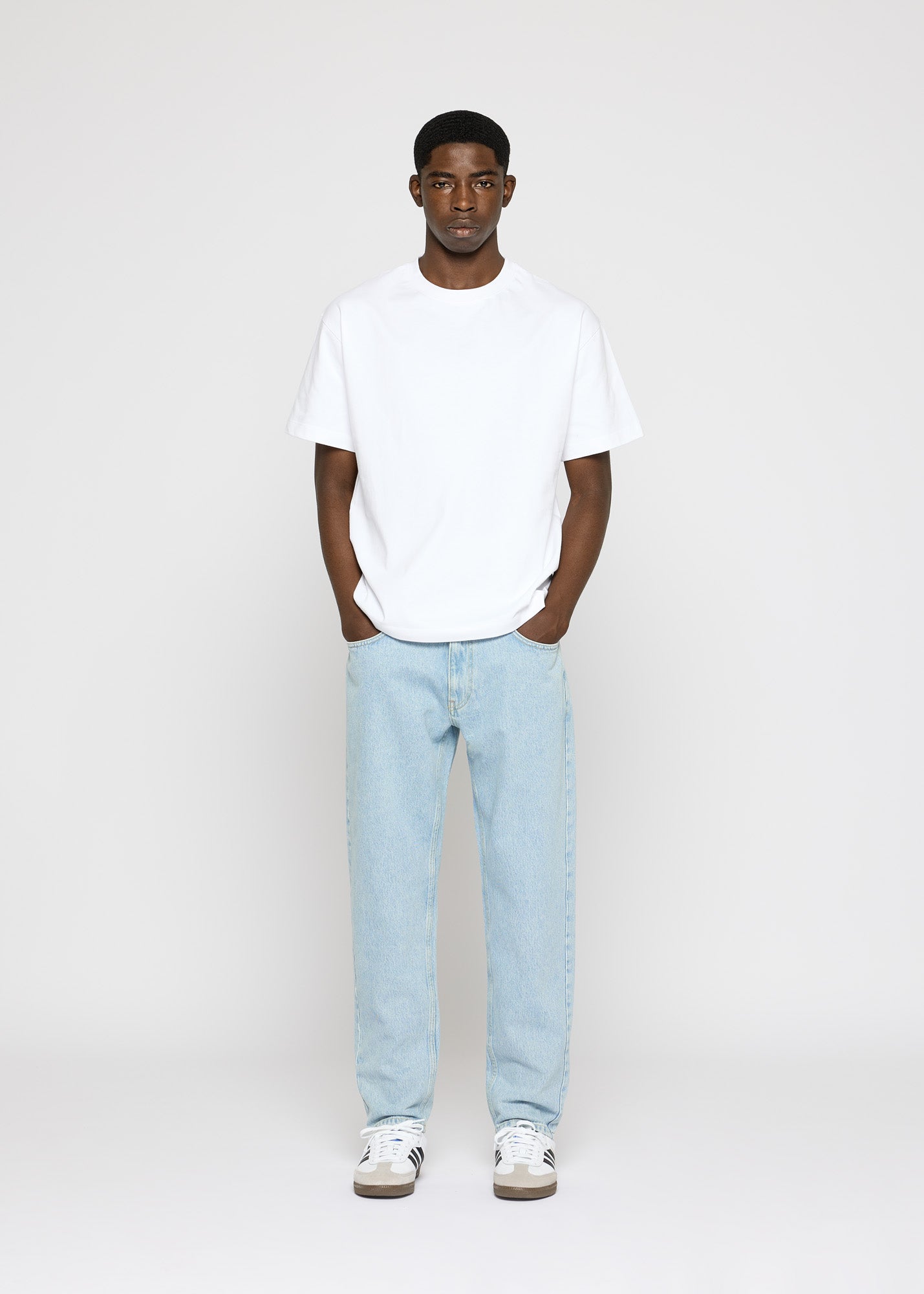 Tapered fit jeans