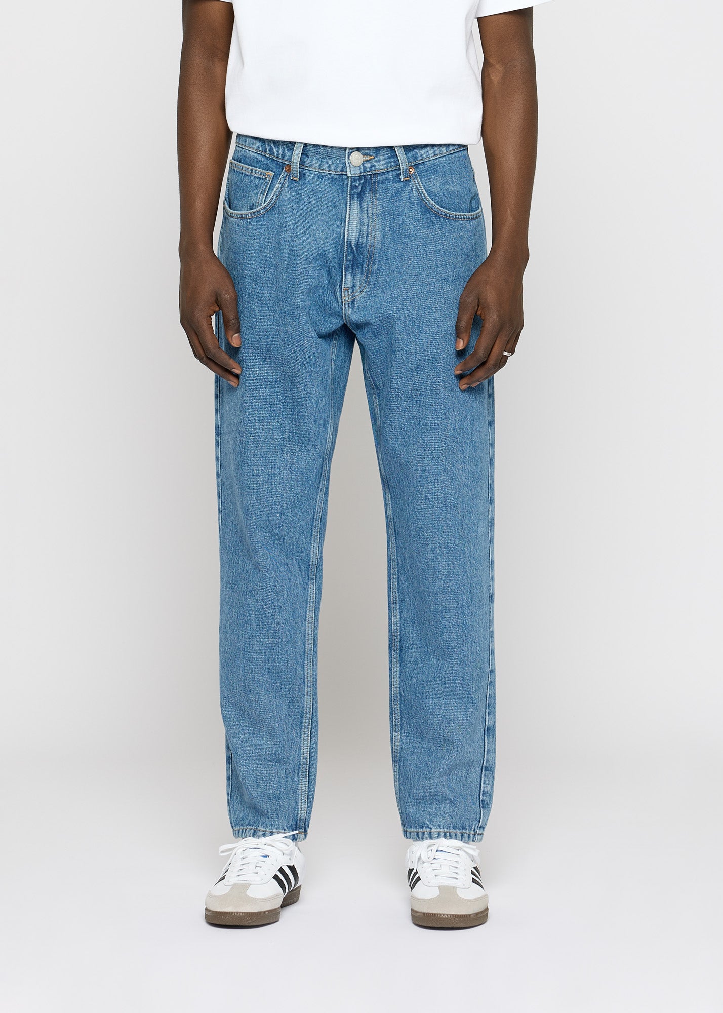 Toelopende jeans
