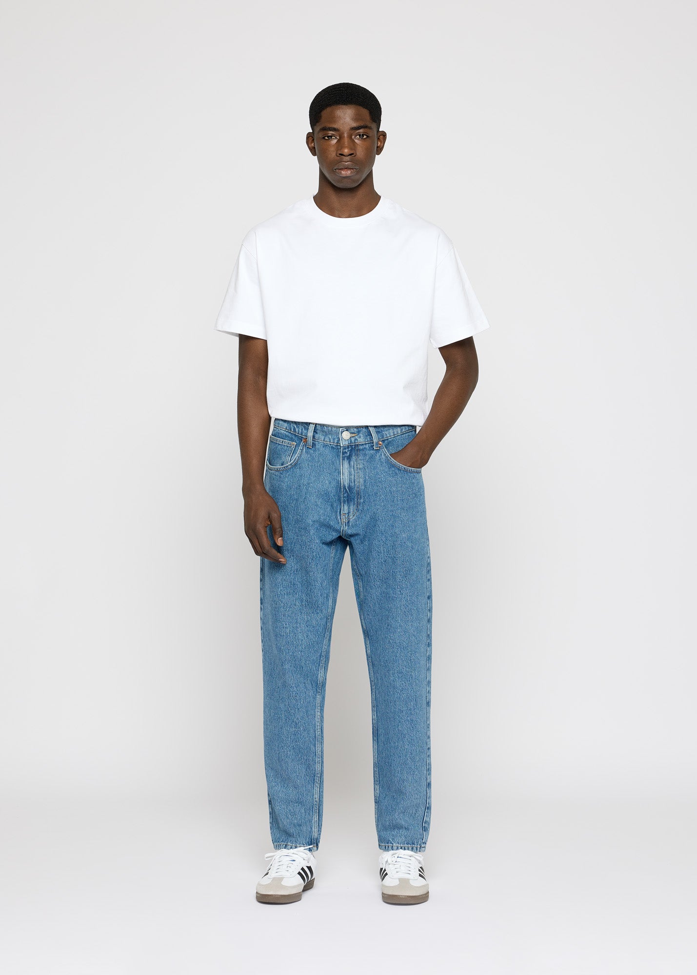 Toelopende jeans